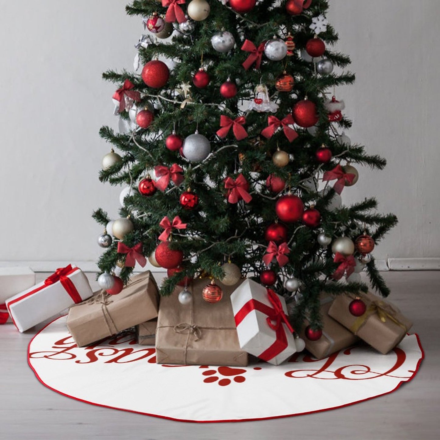 A Custom Christmas Tree Skirt | A New Look for Your Tree Each Year